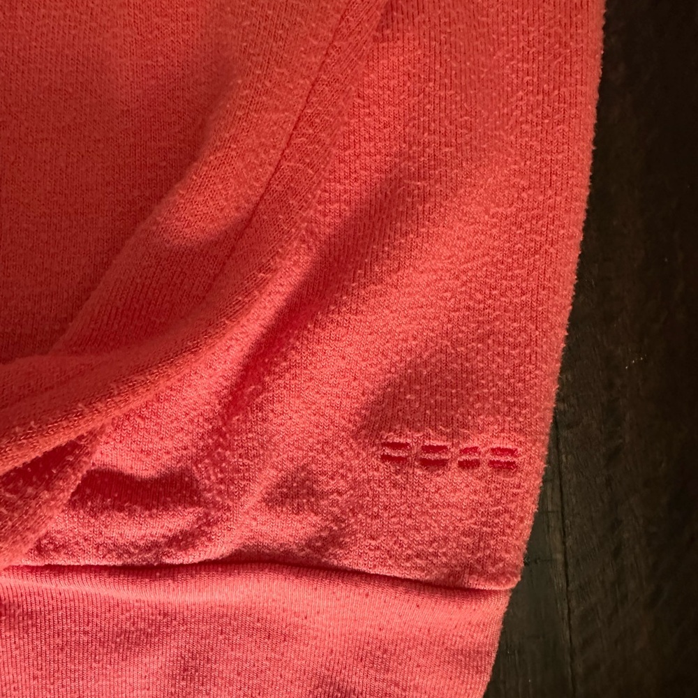 Peace Love World sweater - Picture 2 of 4